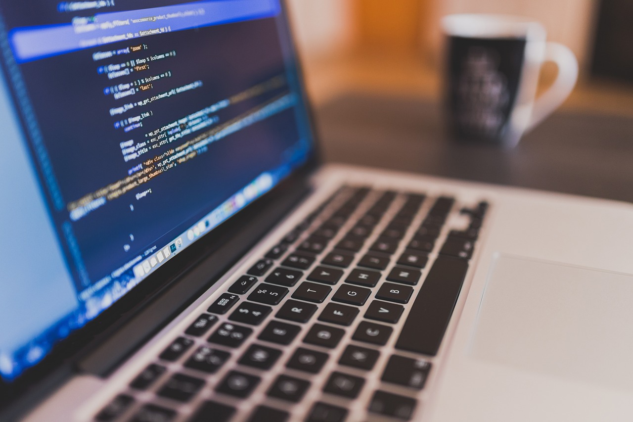 découvrez le rôle essentiel d'un développeur dans le monde numérique. apprenez comment ces experts transforment des idées en applications et sites web fonctionnels, tout en maîtrisant divers langages de programmation et technologies. explorez les compétences clés nécessaires pour réussir en tant que développeur et les opportunités de carrière passionnantes qui s'offrent à vous.
