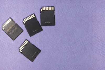 Comment bien choisir entre un SSD NVMe et un disque dur traditionnel ?